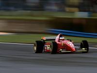 开云官方app入口-赛道与球场，F1街道赛之夜，塔图姆关键战不手软