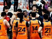 开云APP-上海球员集体努力，战胜对手