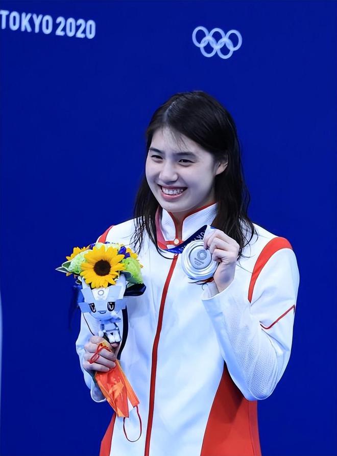 巴西游泳选手勇夺冠军，创造佳绩