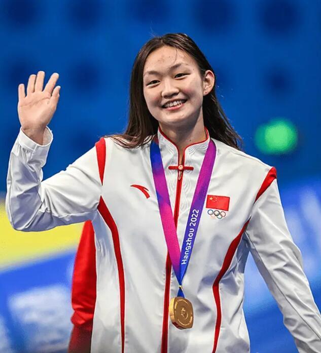 巴西游泳选手勇夺冠军，创造佳绩