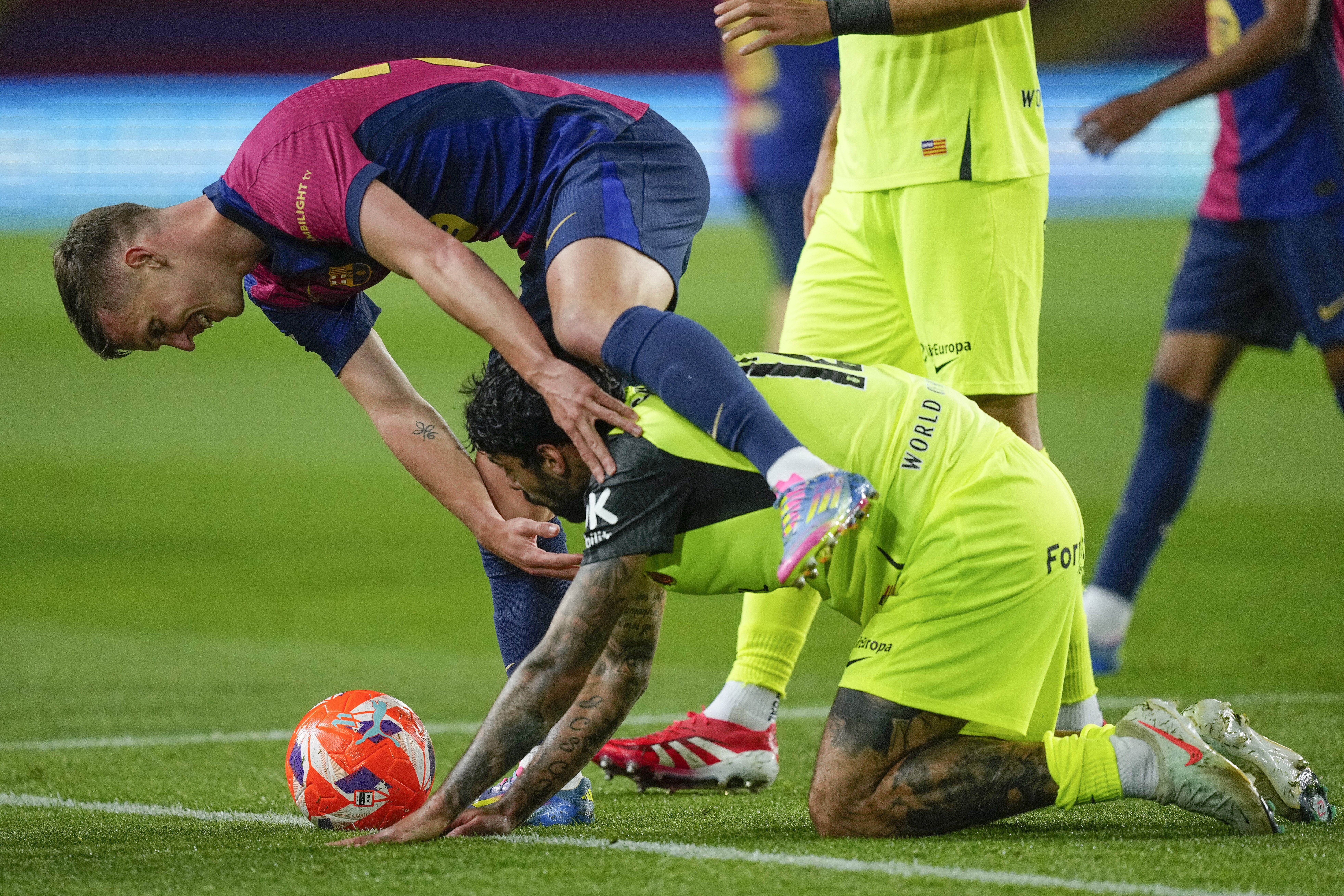 世界级足球比赛在赛场上掀起高潮