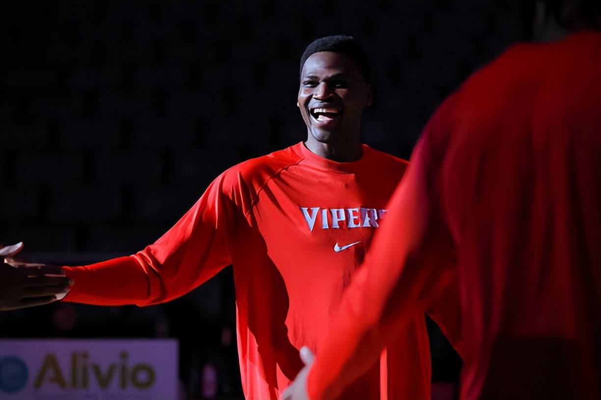 人队新秀表现稳定,成为球队未来希望 人队新秀表现稳定,成为球队未来希望