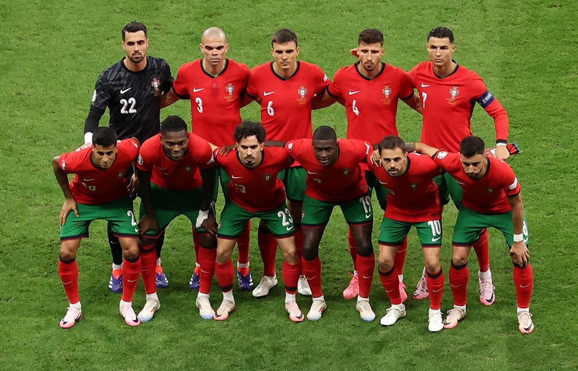 葡萄牙国家队赢得胜利，在欧国联中稳居榜首