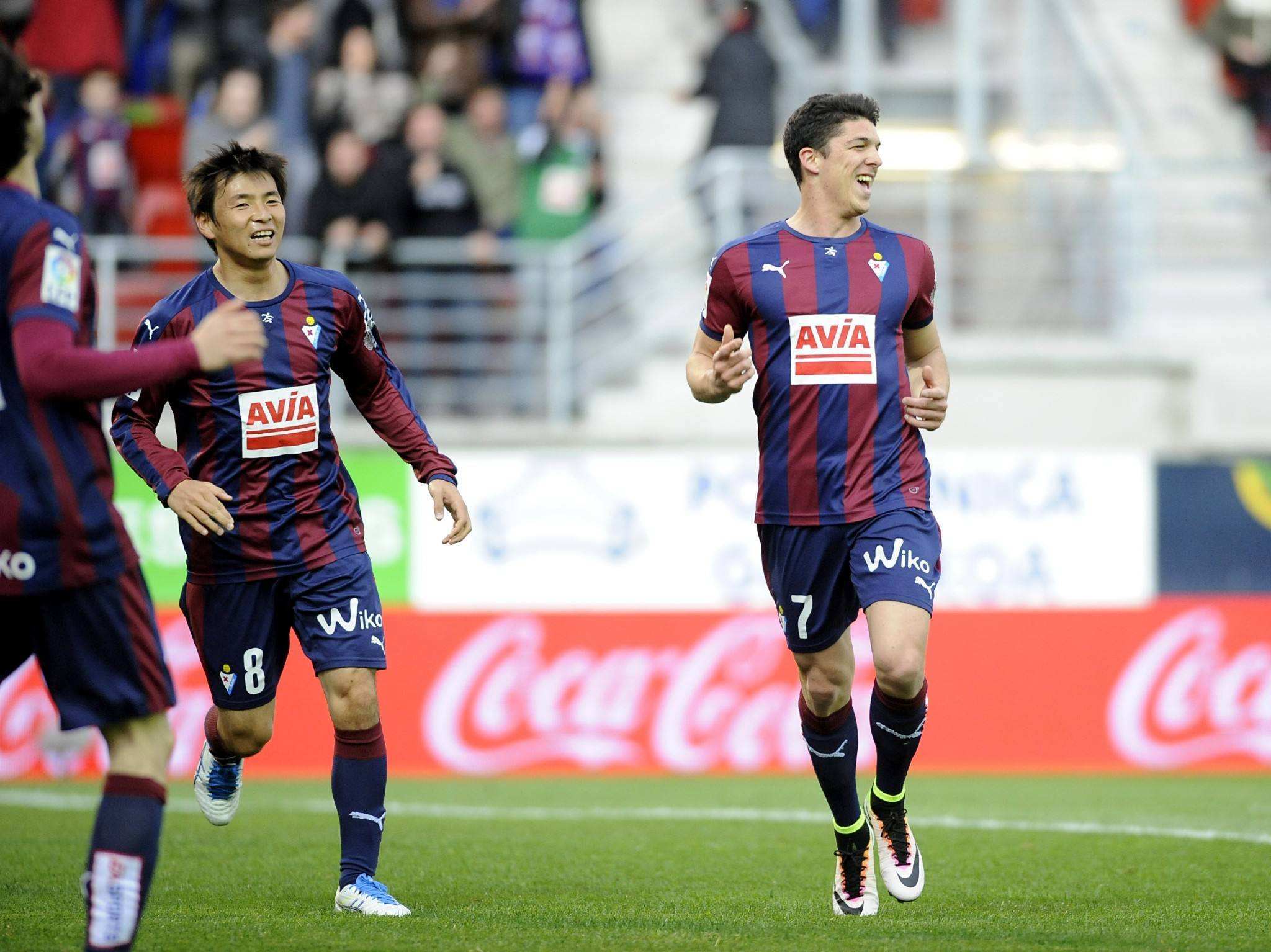 埃瓦尔球员表现稳定，荣获赞誉的简单介绍