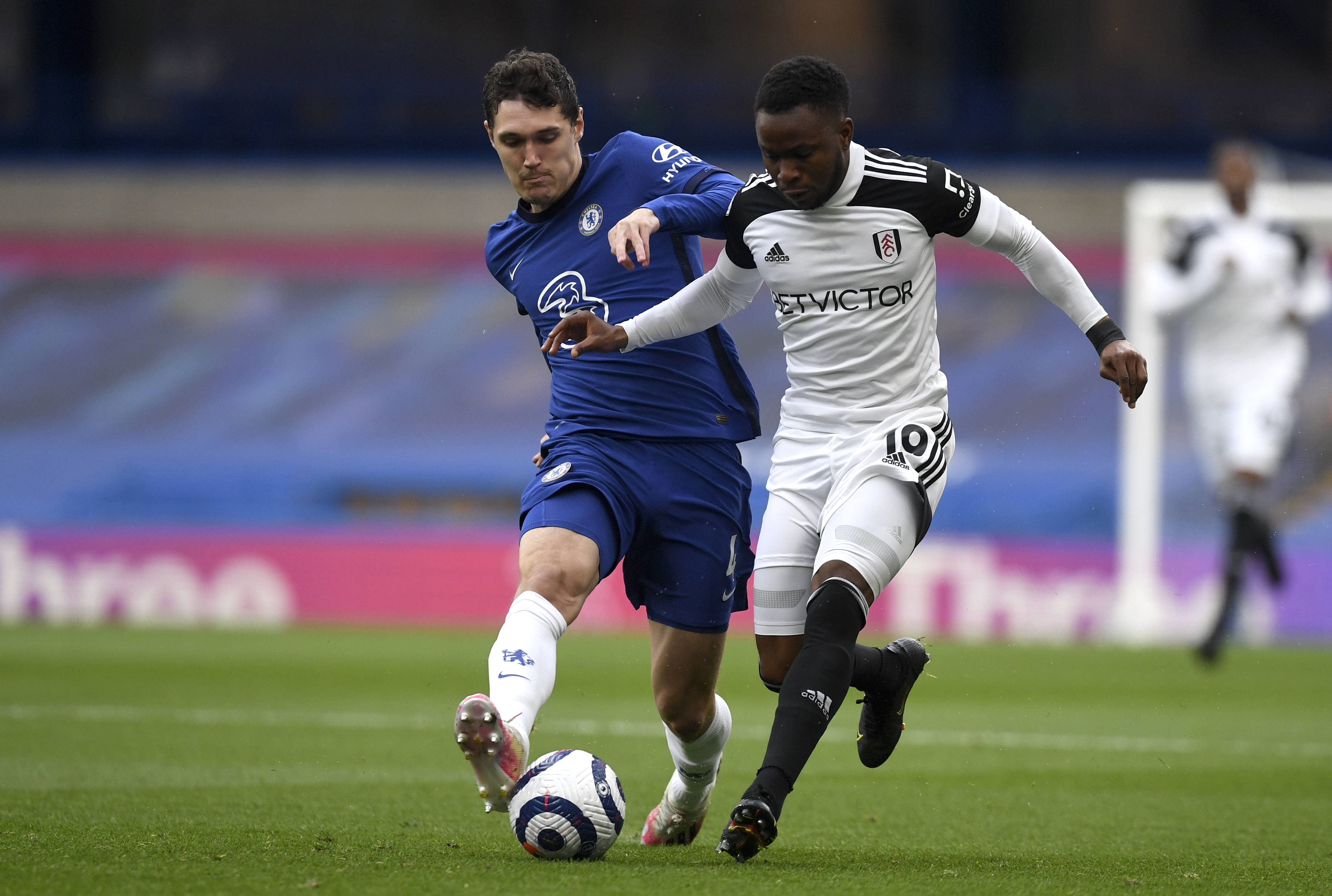 包含阿尔特内汗梅开二度，助切尔西比胜富勒姆的词条