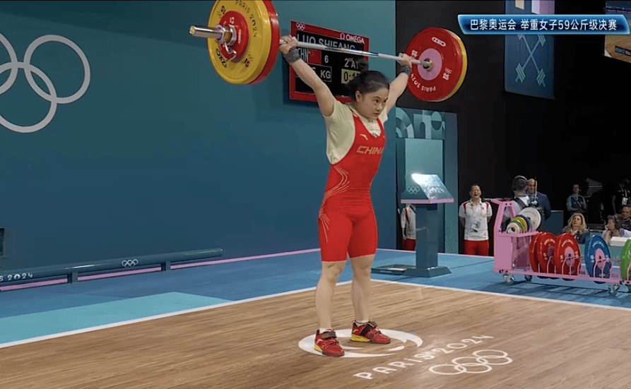 破纪录！女子举重比赛中的一幕让人热血沸腾的简单介绍