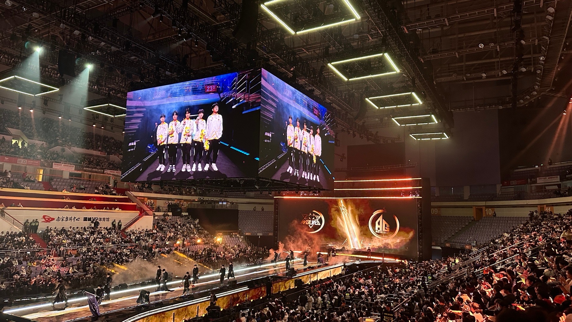 火爆对决！总决赛一触即发，球迷热切期待！