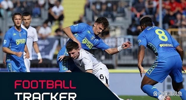 足球场上发生惊险一幕，球迷为之捏一把汗的简单介绍