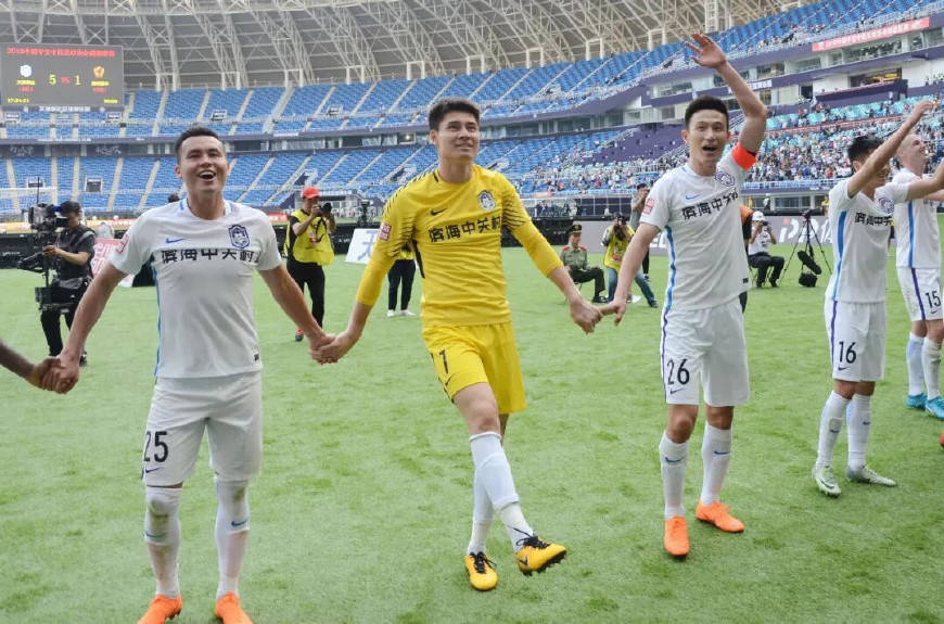 关于肉飞弹雨，球队团结进攻赢得掌声的信息