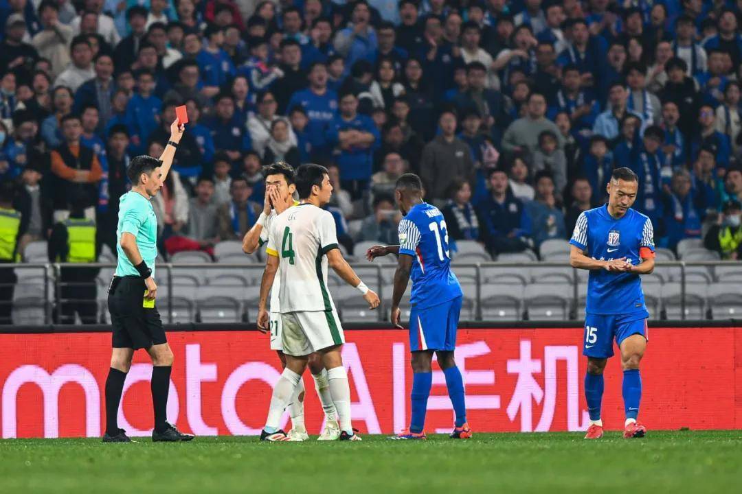 国安对阵亚泰，谁将在关键时刻占据上风？