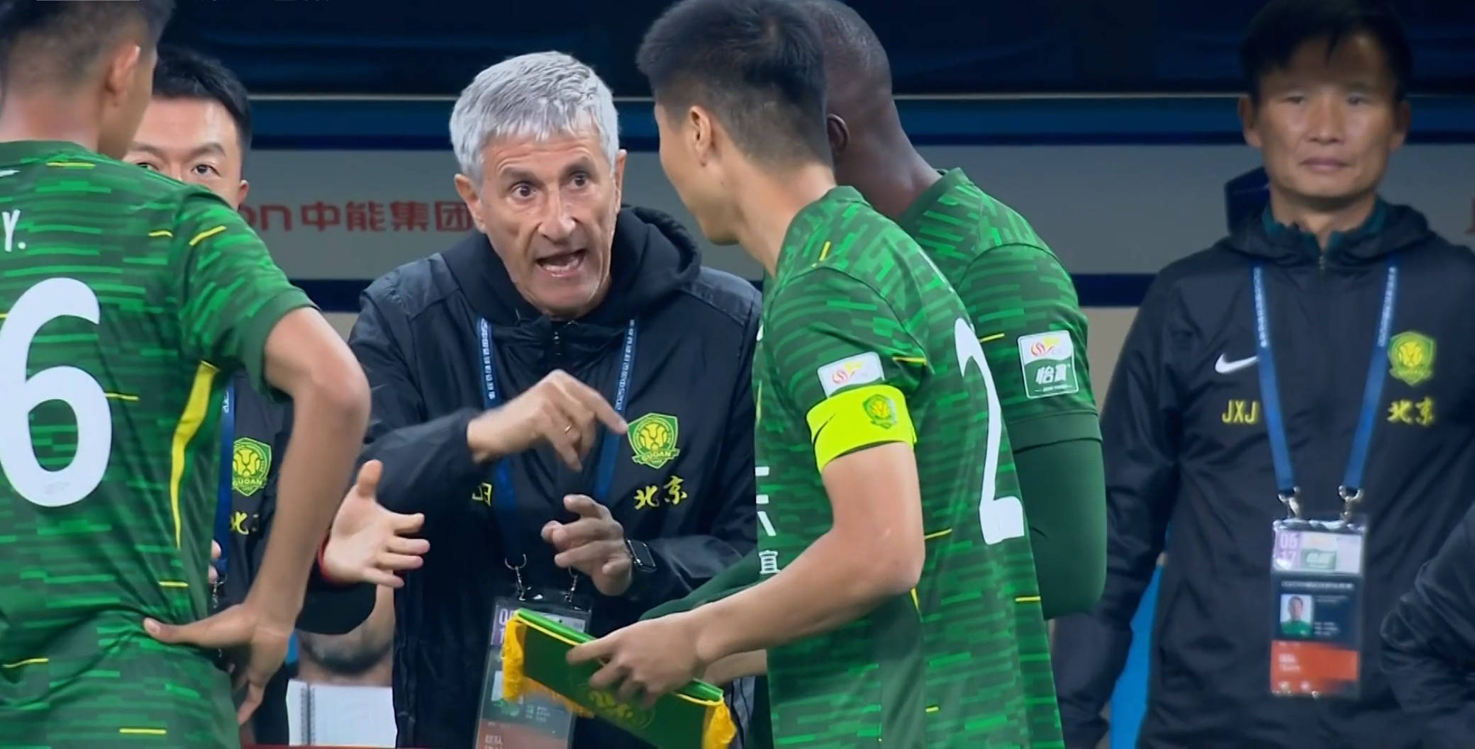 国安对阵亚泰，谁将在关键时刻占据上风？