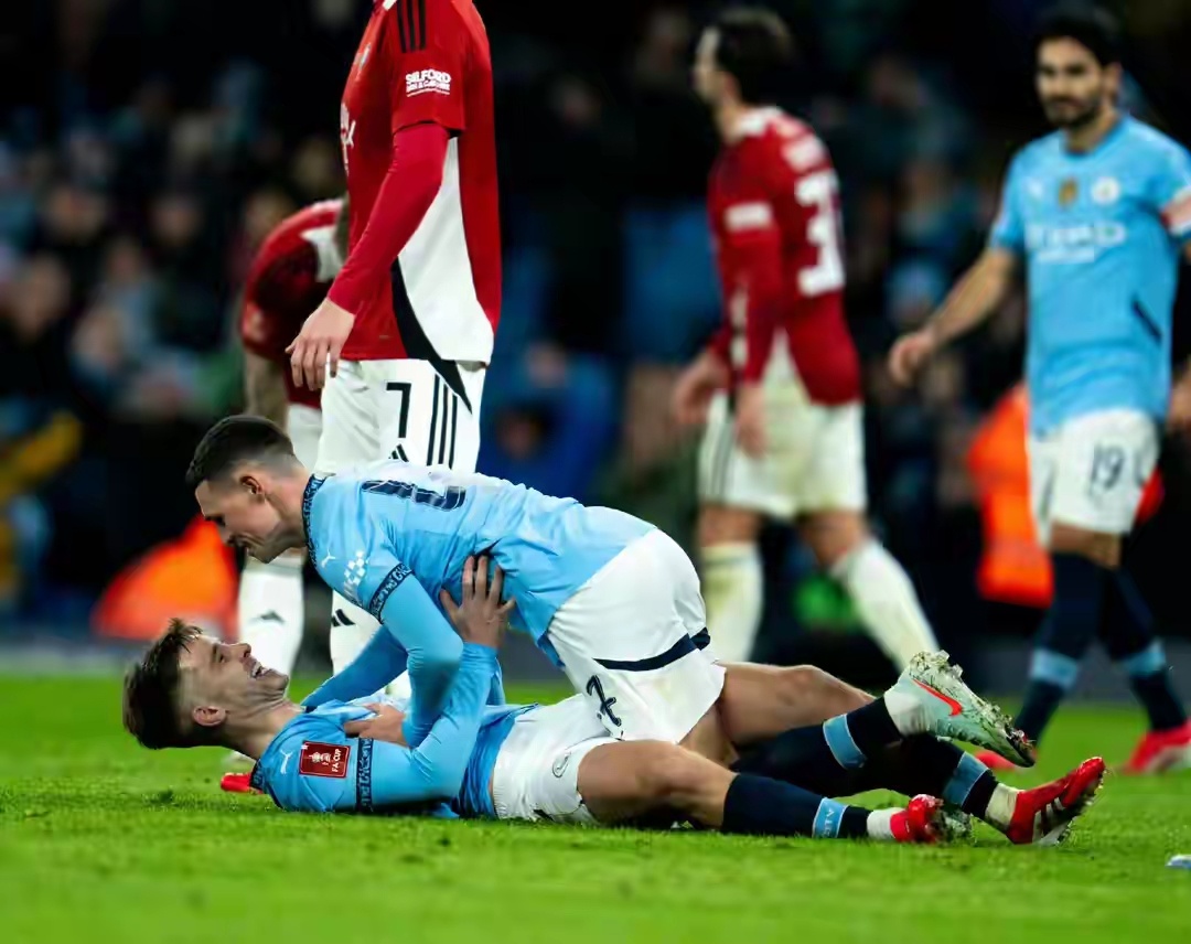 曼城全队爆发，赢得多场关键战役的简单介绍