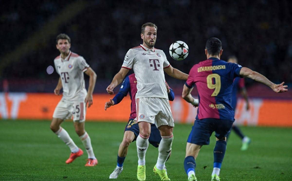 拜仁慕尼黑对阵卡尔斯鲁厄全力以赴