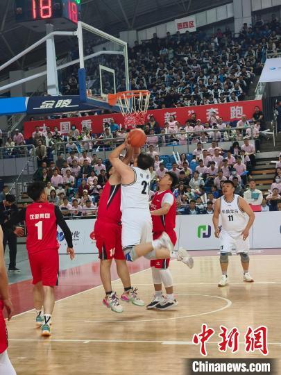 篮球比赛揭幕日吸引众多观众的简单介绍 篮球比赛揭幕日吸引众多观众的简单介绍