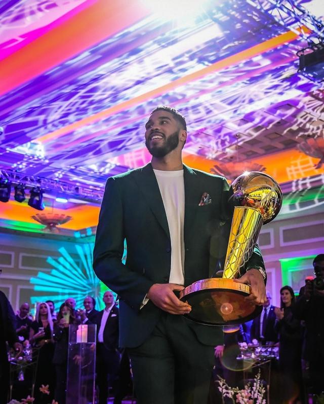 包含知名球队球员受邀参加慈善活动,积极为社会贡献力量的词条 包含知名球队球员受邀参加慈善活动,积极为社会贡献力量的词条