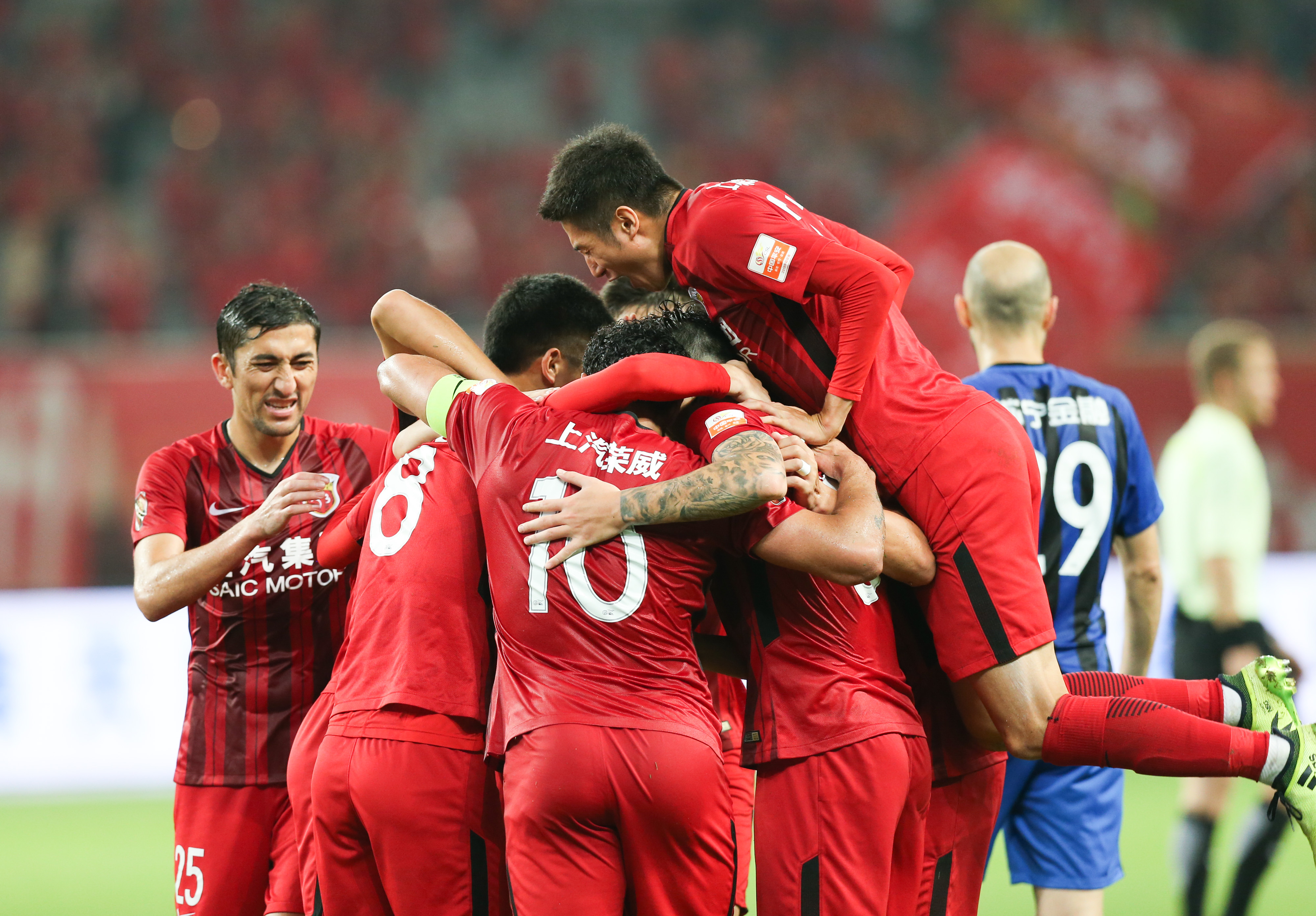 精彩瞬间：苏宁战平华夏比赛中场进攻亮点！