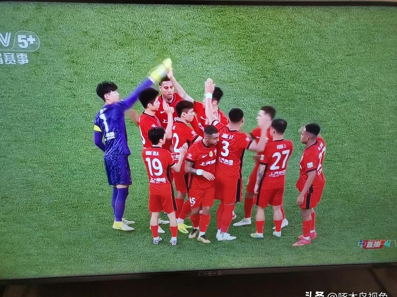 人队客场逆转取胜,实现连胜 人队客场逆转取胜,实现连胜