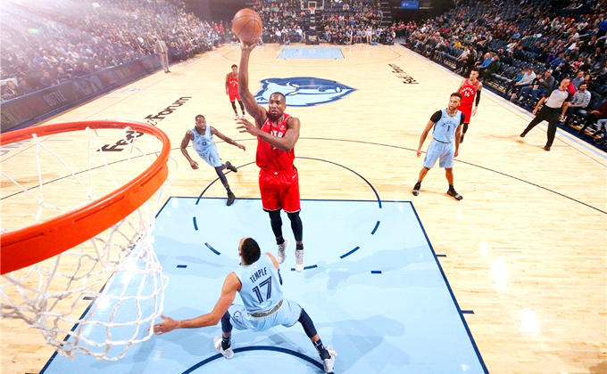 福克斯独得30分,率队逆转取胜 福克斯独得30分,率队逆转取胜