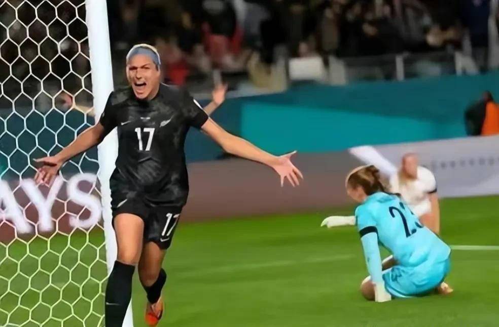 精彩对决!加拿大女足战胜挪威队 精彩对决!加拿大女足战胜挪威队