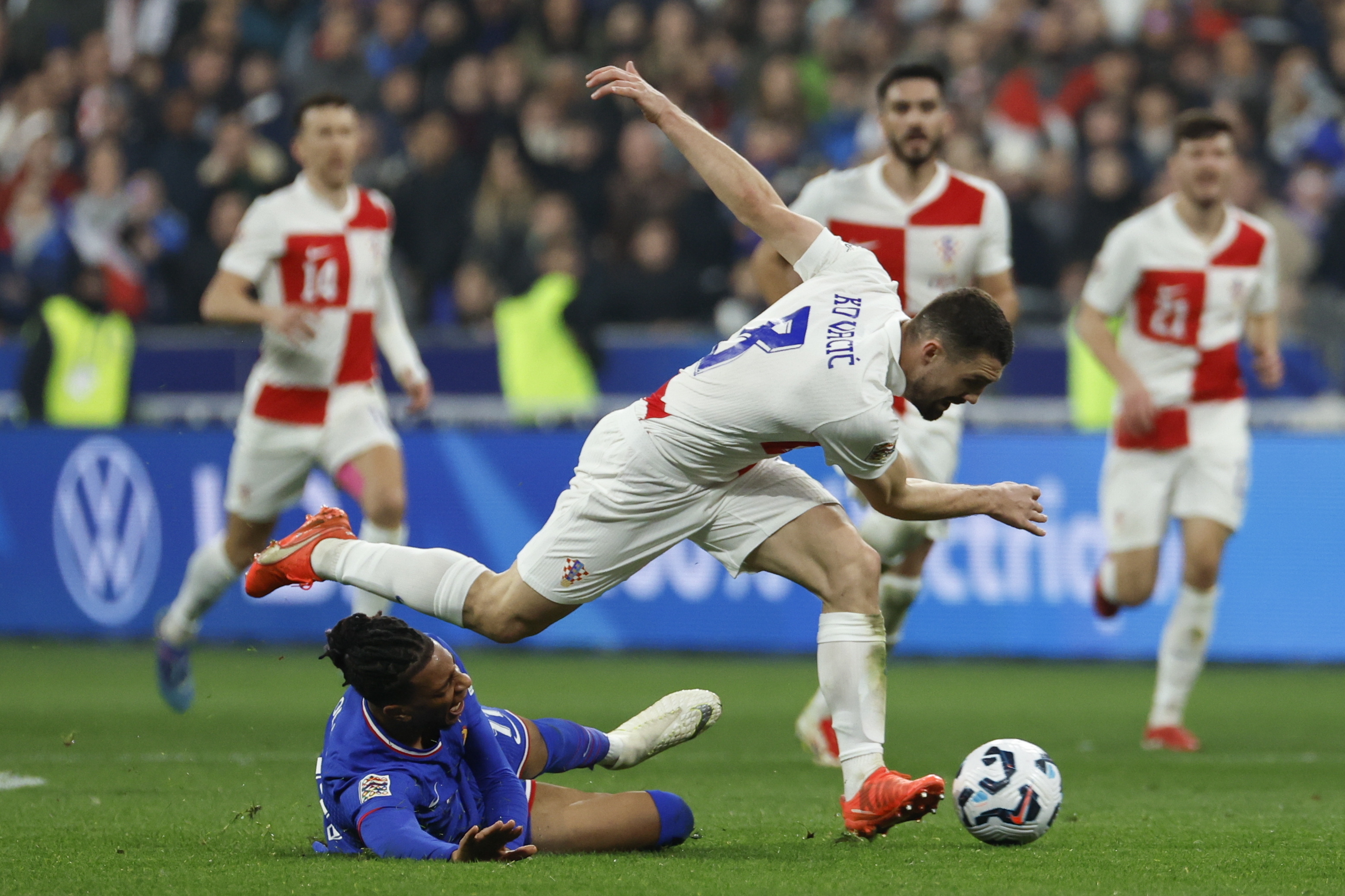 足球欧国联比赛热度持续增长，球员实力斗志昂扬的简单介绍