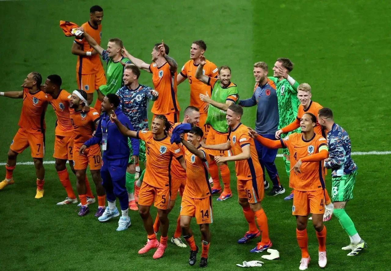 西班牙队实现惊人逆转，成功晋级四强