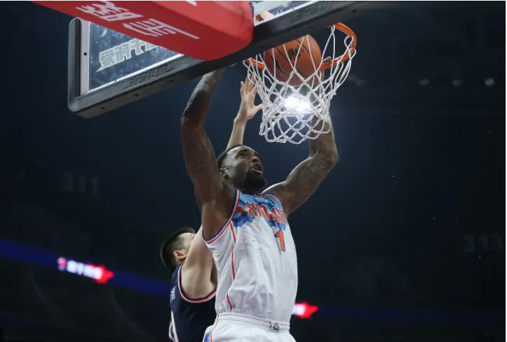 今日比赛阵容调整,教练组出奇制胜 今日比赛阵容调整,教练组出奇制胜