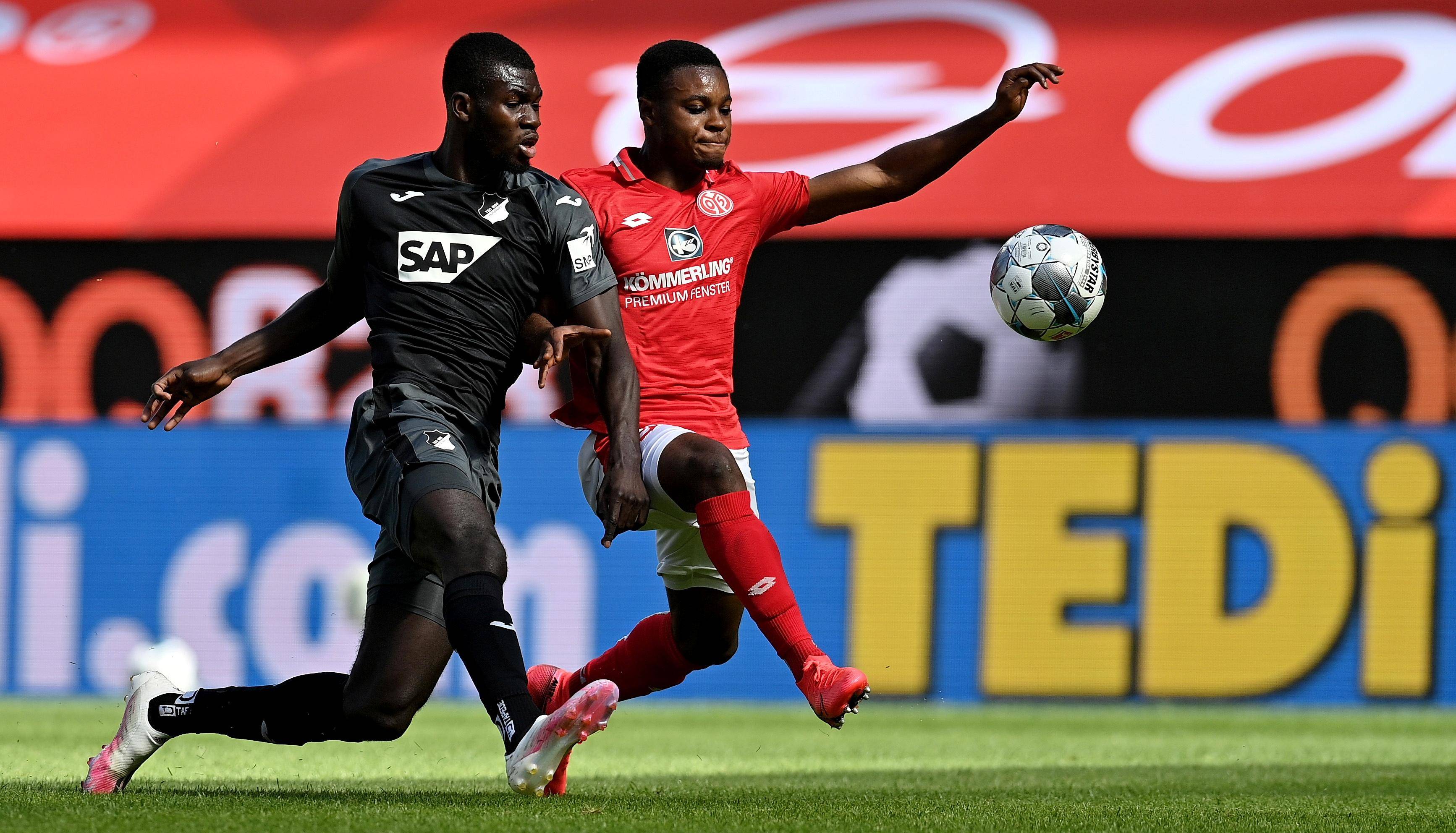 关于奥格斯堡球员拼劲十足,力克强敌的信息 关于奥格斯堡球员拼劲十足,力克强敌的信息