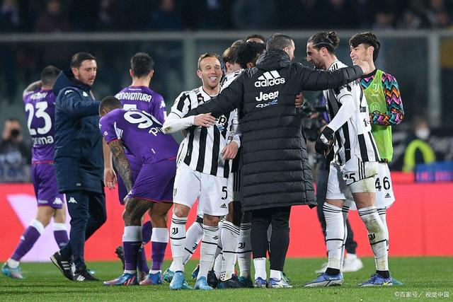 包含佛罗伦萨主场平局，力争保持不败的词条