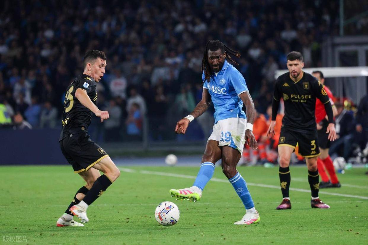 热那亚门将表现神勇，多次扑出关键球