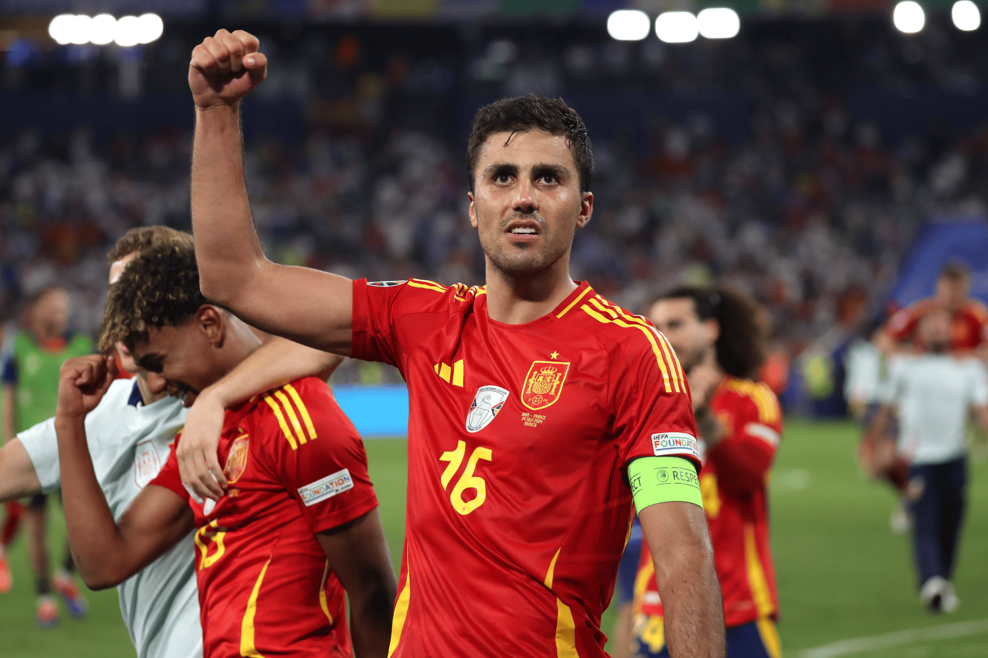 西班牙足球队在比赛中表现出色