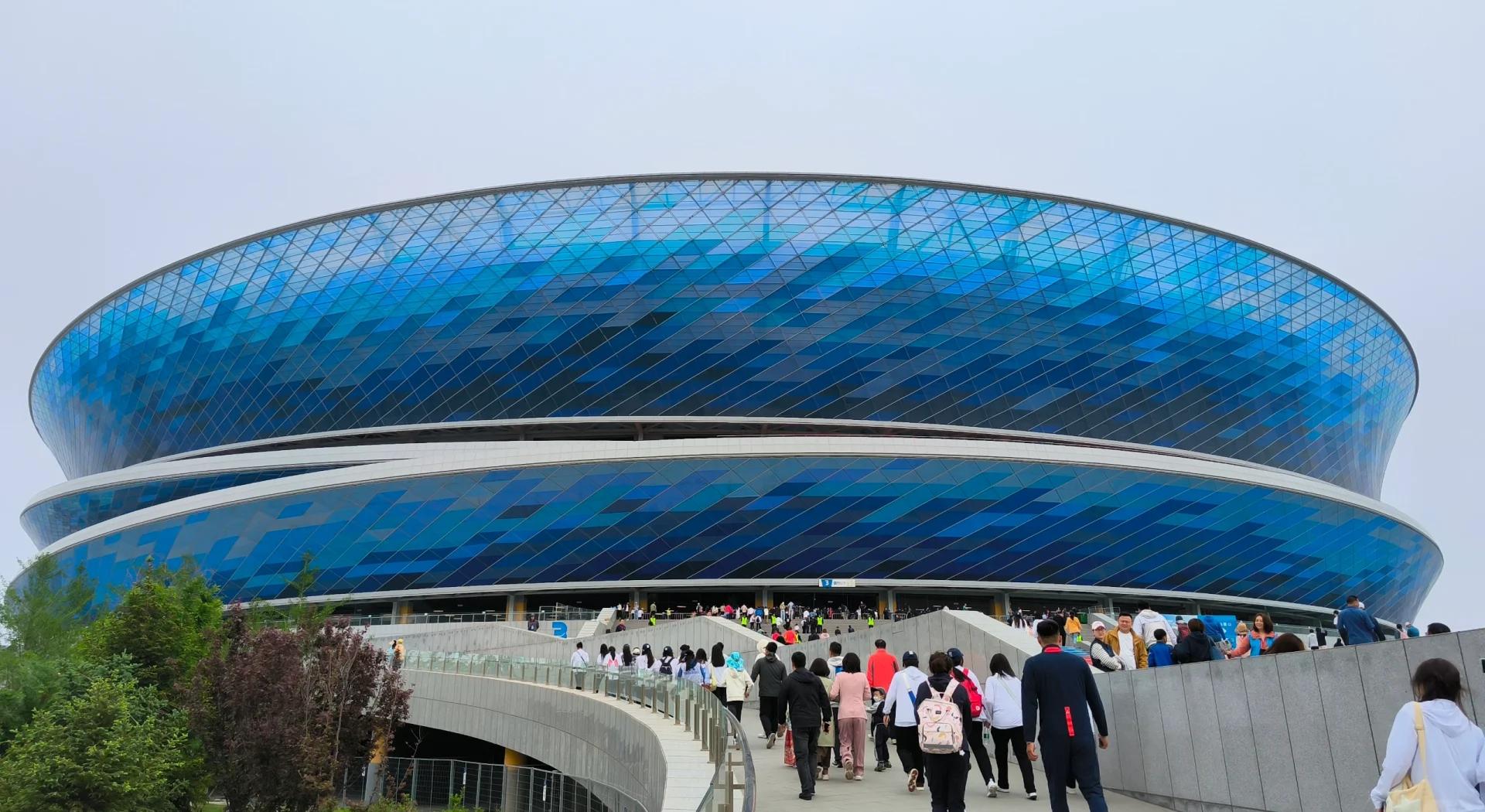 足球盛宴再起,场面火爆异常 足球盛宴再起,场面火爆异常