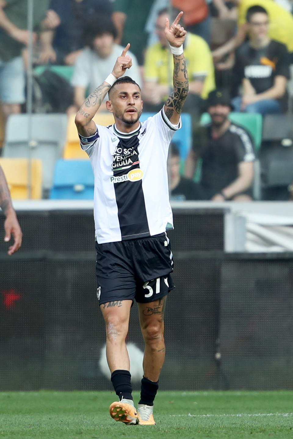 包含乌迪内斯青训球员崭露头角,成为球队一线班底的词条 包含乌迪内斯青训球员崭露头角,成为球队一线班底的词条