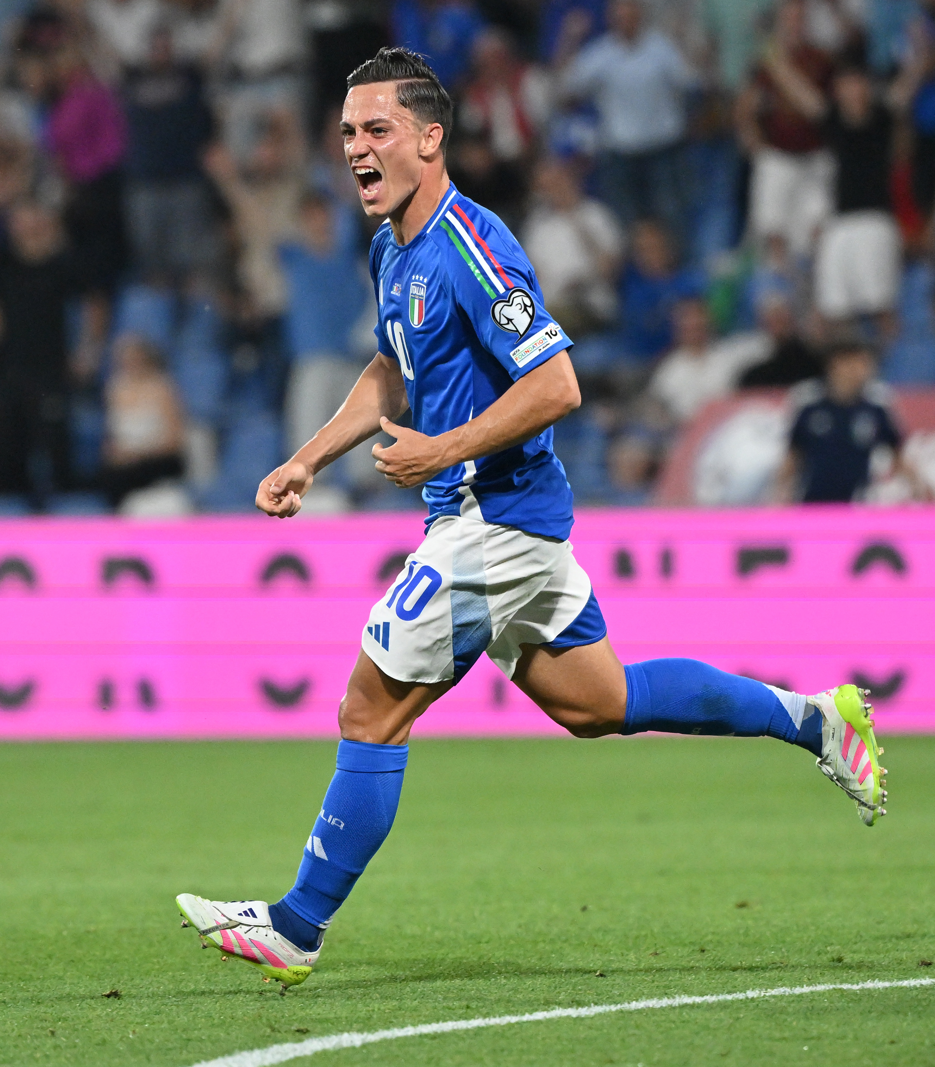 意大利足球明星表现抢眼,引发球迷热议的简单介绍 意大利足球明星表现抢眼,引发球迷热议的简单介绍