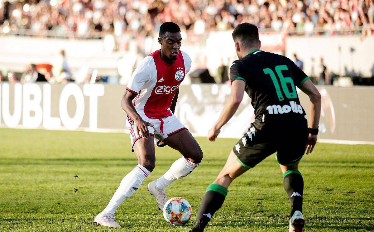 沙尔克士气高涨,势必在客场击败科隆队的简单介绍 沙尔克士气高涨,势必在客场击败科隆队的简单介绍