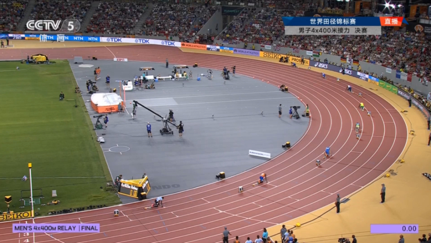 美国队以惊人优势获得田径接力冠军