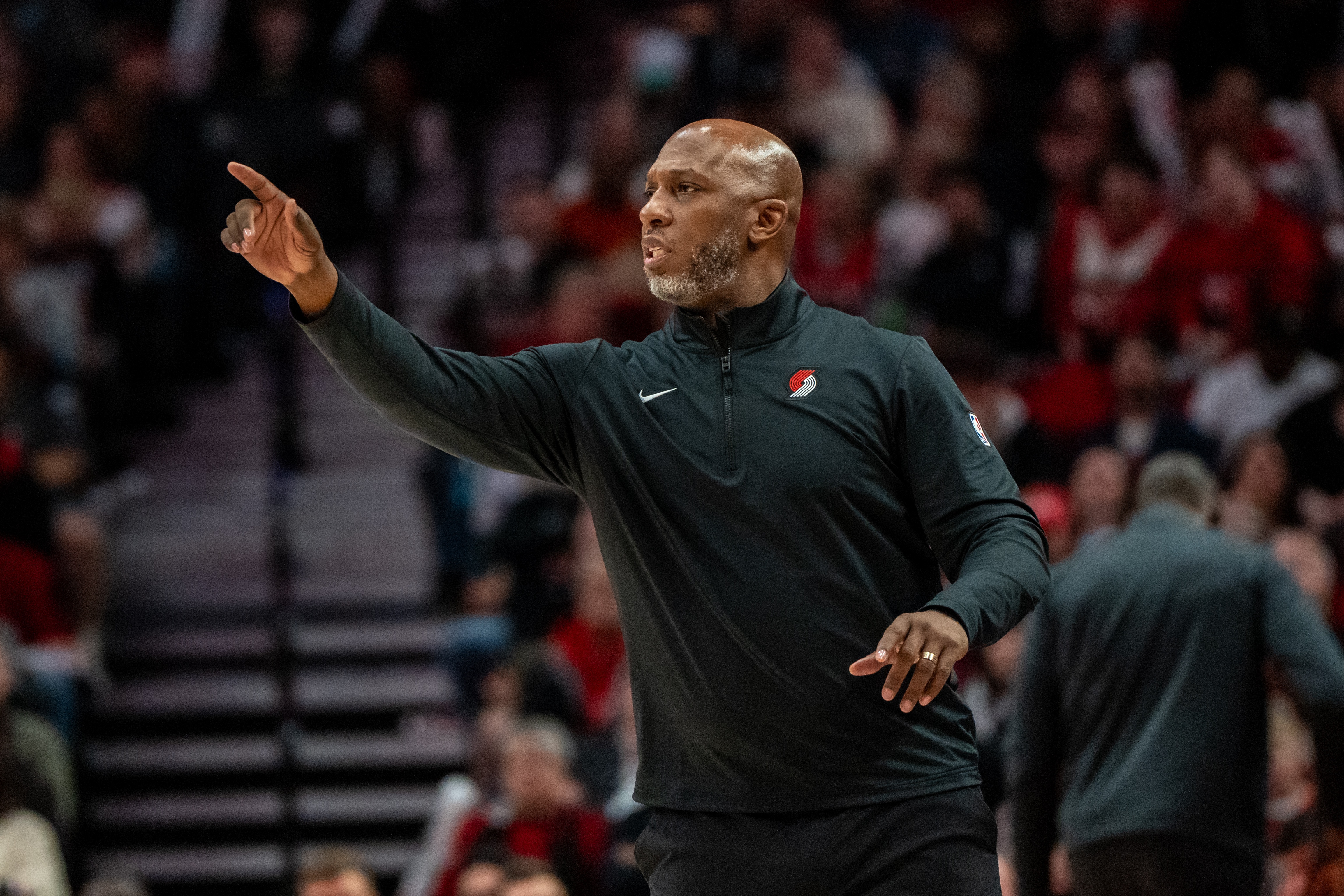 开拓者胜独行侠，尼科拉斯33分