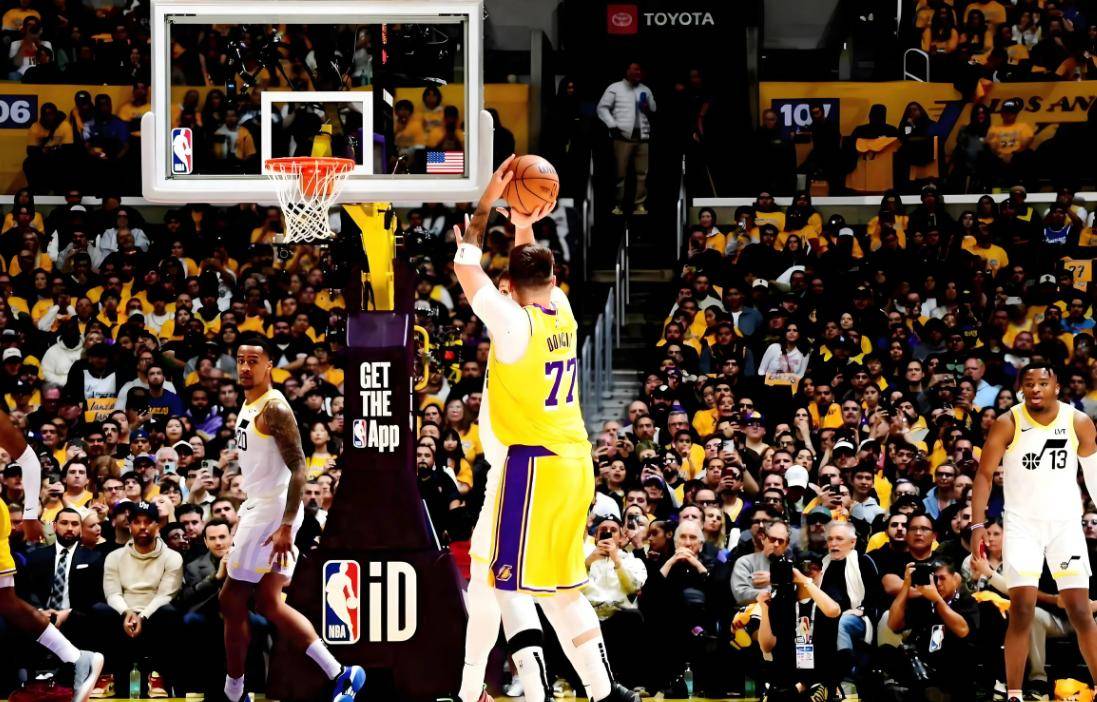 湖人后卫恢复状态，表现强势获胜