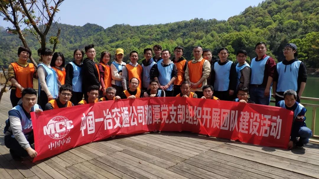 铁血精神！球队团结一致克服困难赢得胜利