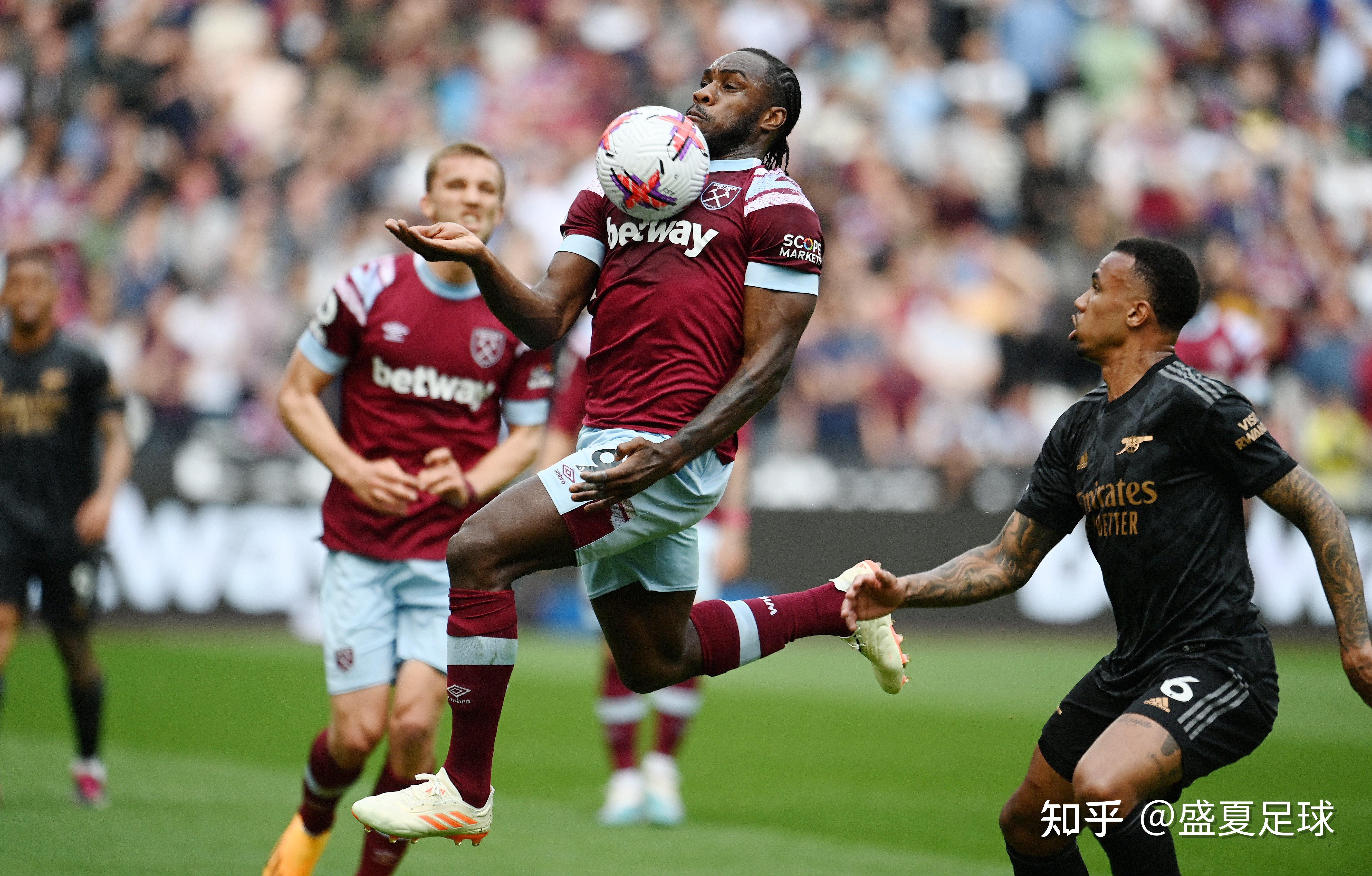 西汉姆联客取三分,成功摆脱保级阴影的简单介绍 西汉姆联客取三分,成功摆脱保级阴影的简单介绍