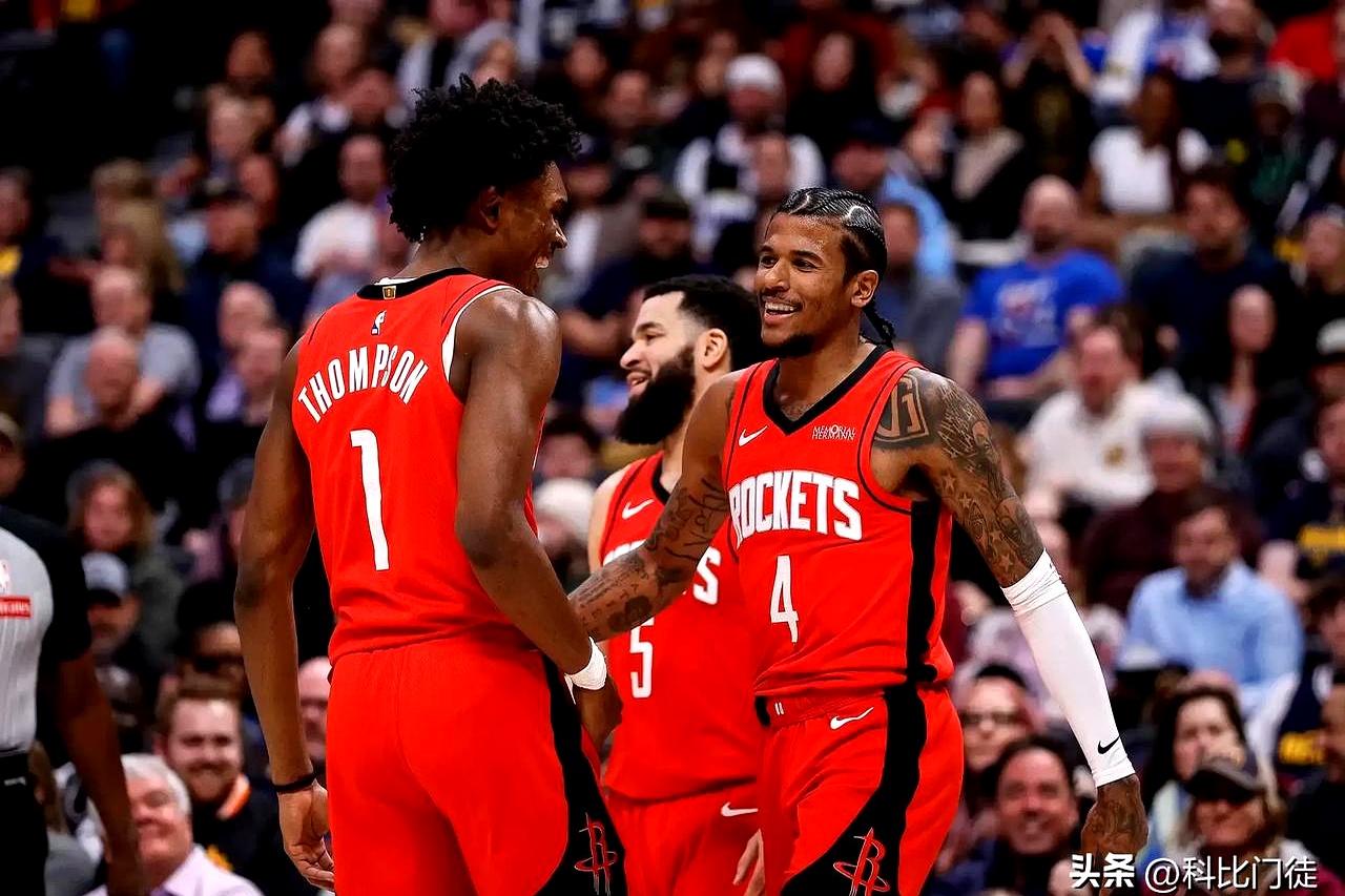 太阳全队备战下场比赛，士气高昂