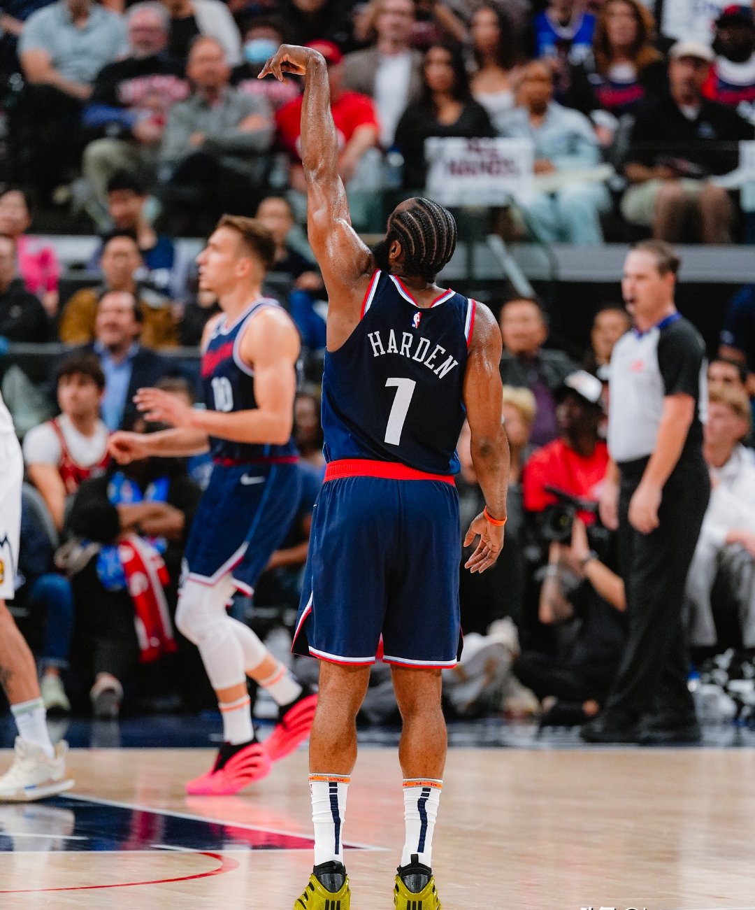 关于快船大胜掘金，莱昂纳德分完胜对手收获胜利的信息