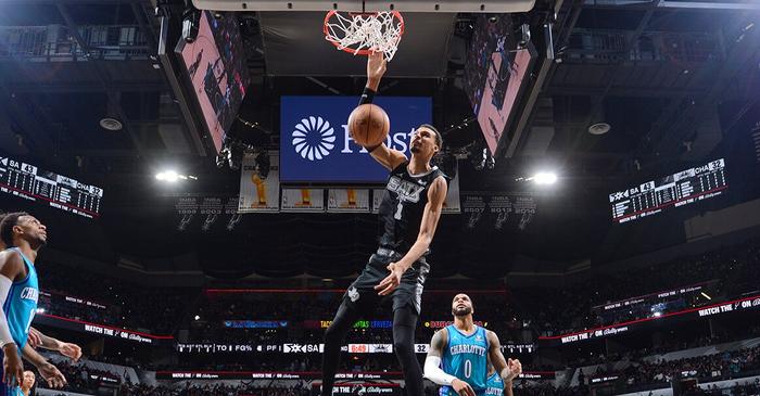 马刺客场险胜黄蜂，领先西部排名