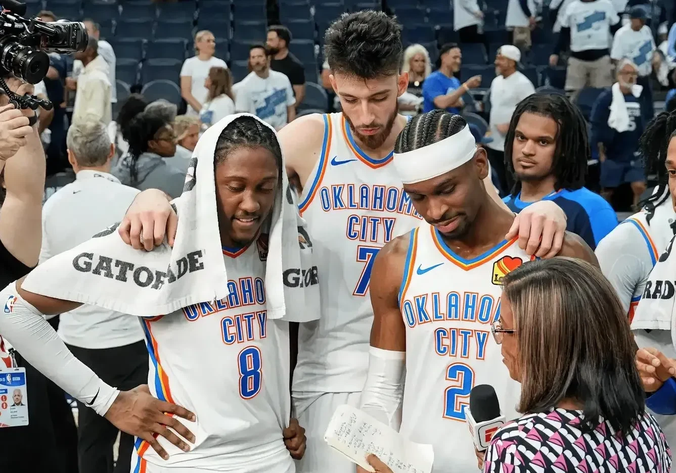 雷霆击败猛龙，登顶西部