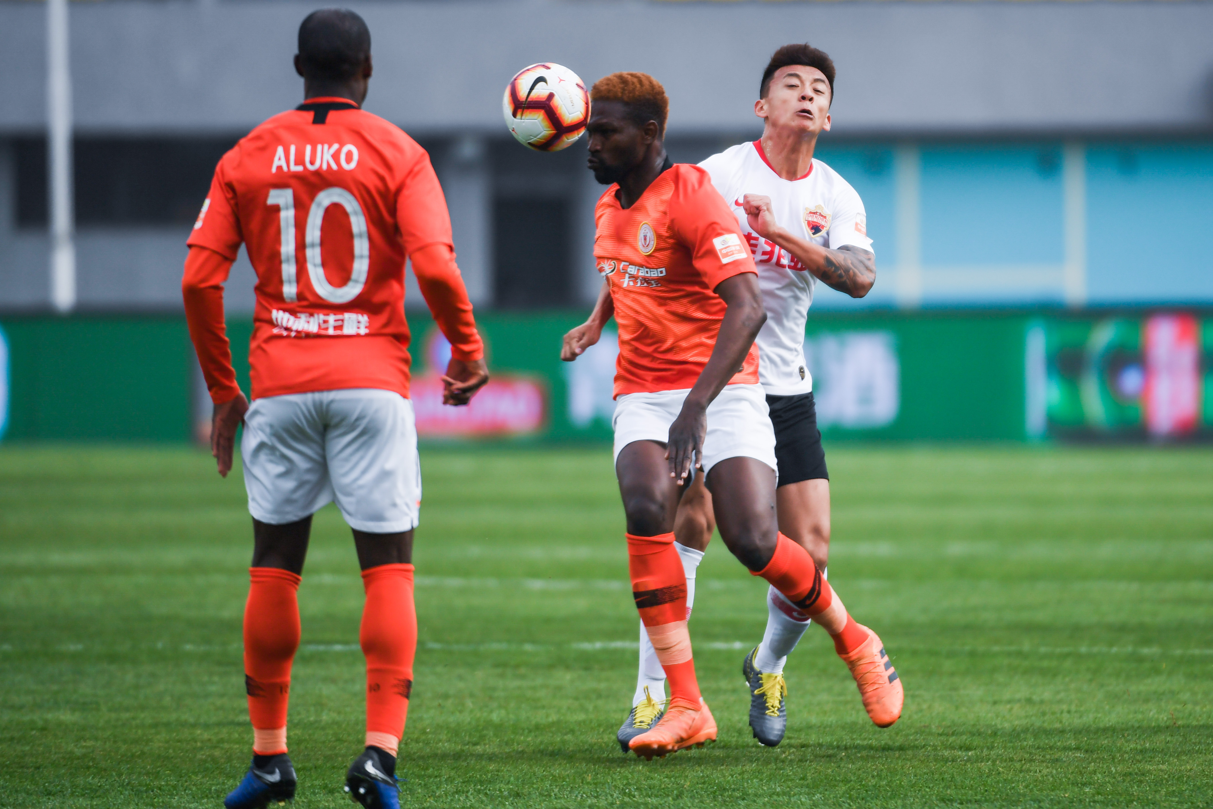 国足备战世预赛:李铁祭出选票,刘奕鸣迎首秀 国足备战世预赛:李铁祭出选票,刘奕鸣迎首秀