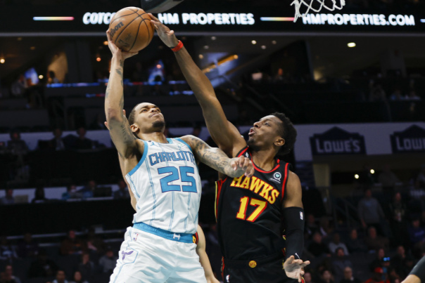 黄蜂惊险战胜老鹰,结束连败 黄蜂惊险战胜老鹰,结束连败