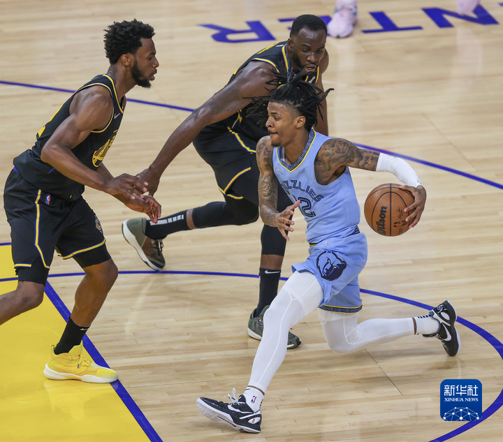 雄鹿大胜灰熊，稳坐东部第一